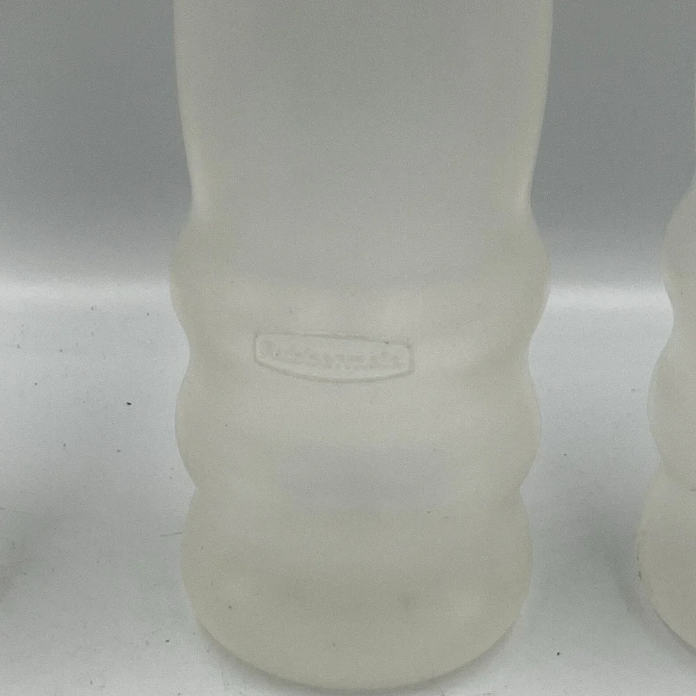 EUC Rubbermaid 17oz Grip Bottles, Frosted, Attached In Lids Fun Colors, Set of 3